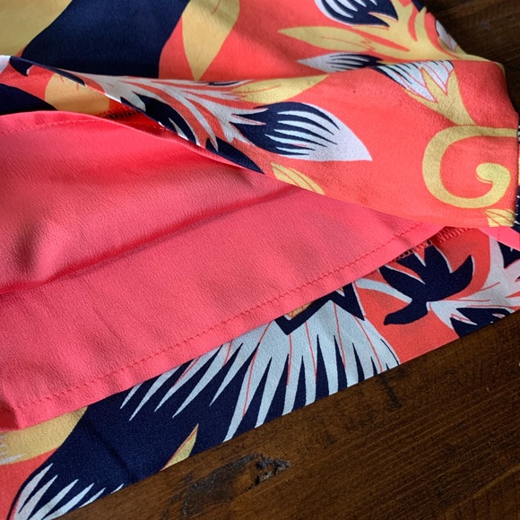 J Crew Twist Back Hibiscus Top - Picture 4 of 8